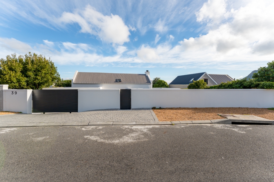 3 Bedroom Property for Sale in Noordhaven Western Cape